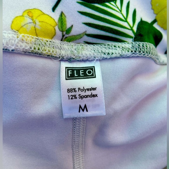 FLEO Shorts - Picture 3 of 3